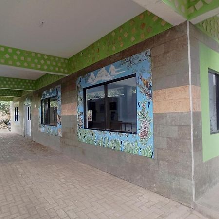 Oyo 90093 Dw Hotel Malang Ngoại thất bức ảnh