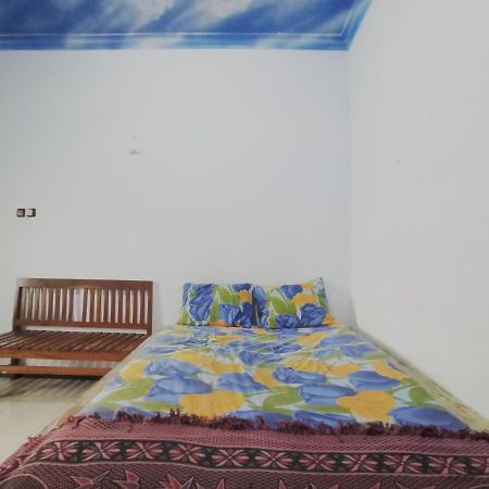 Oyo 90093 Dw Hotel Malang Ngoại thất bức ảnh