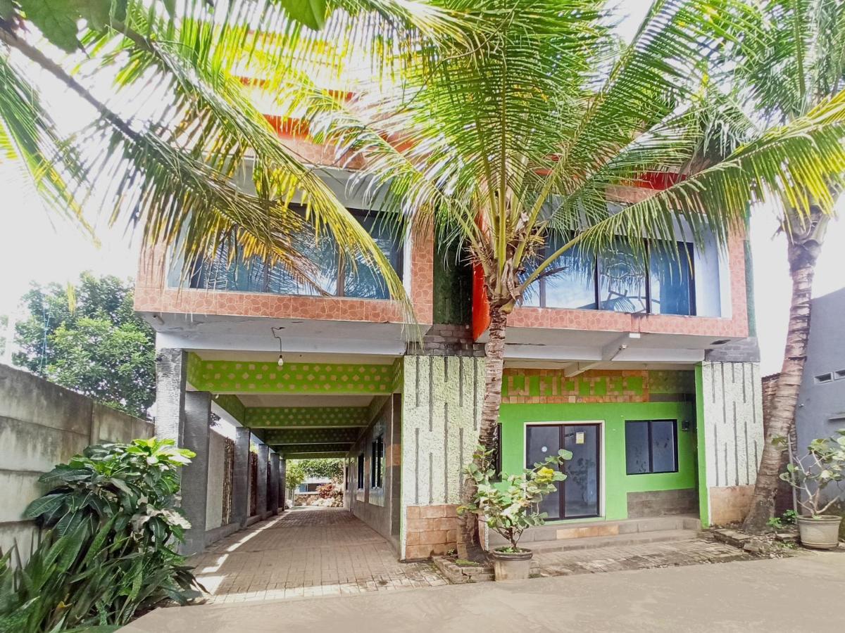 Oyo 90093 Dw Hotel Malang Ngoại thất bức ảnh