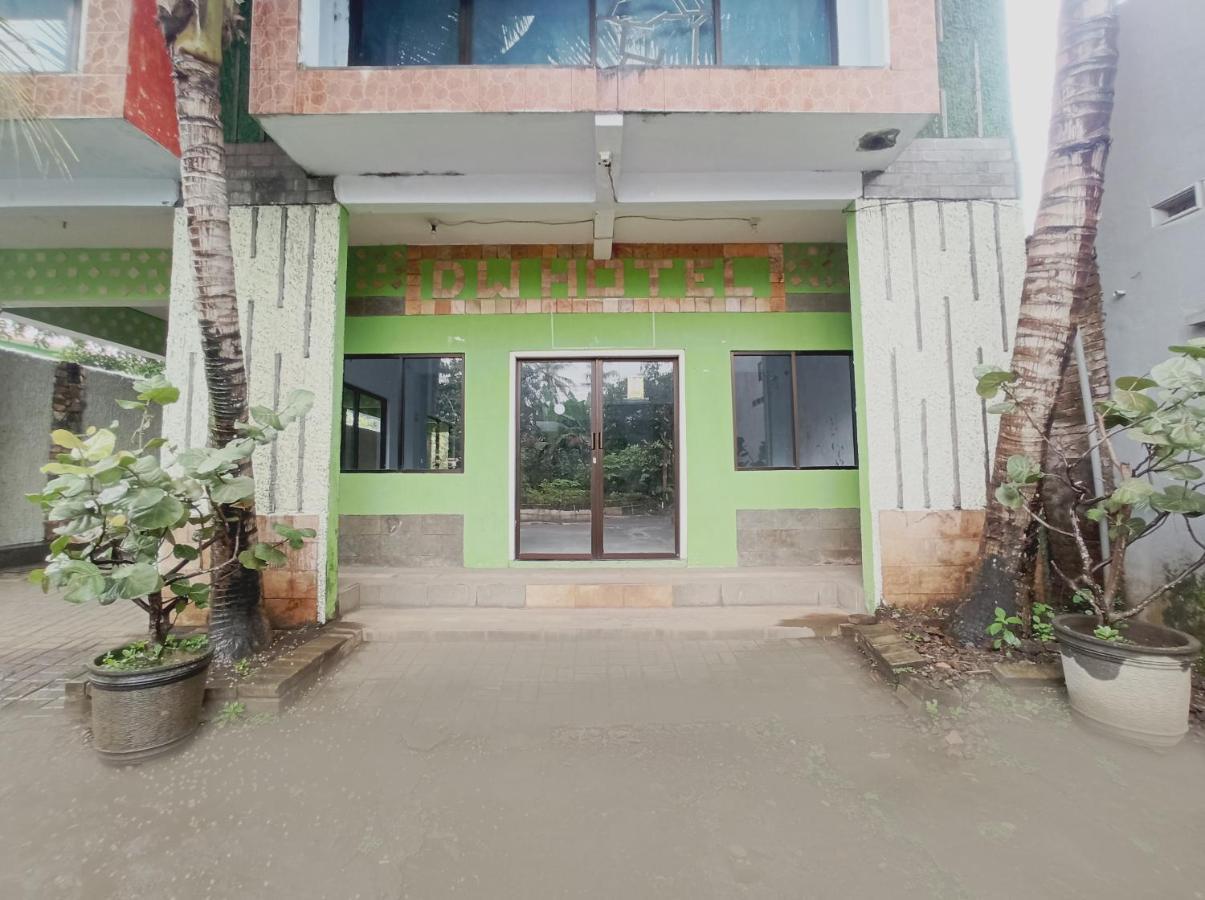 Oyo 90093 Dw Hotel Malang Ngoại thất bức ảnh