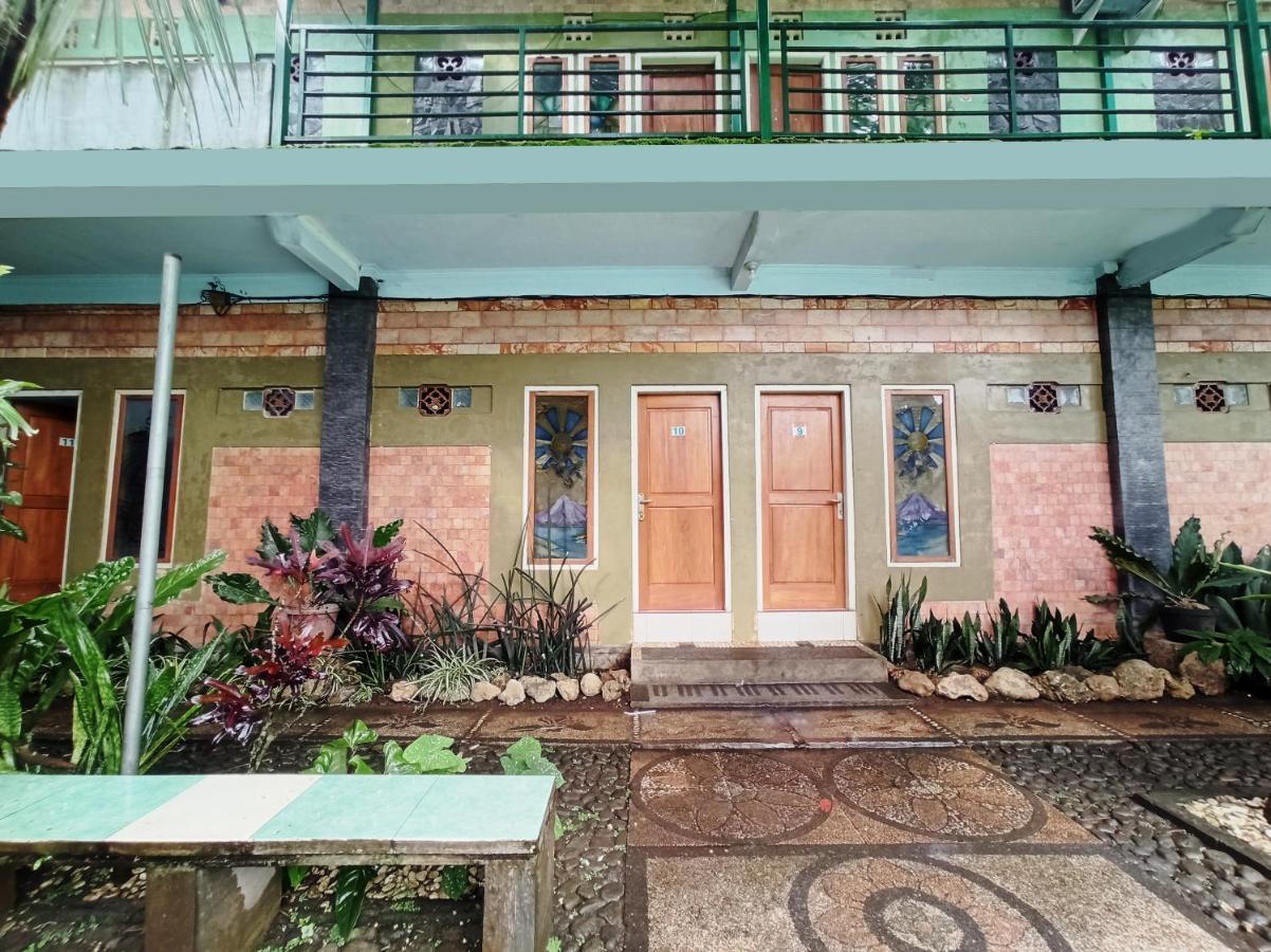 Oyo 90093 Dw Hotel Malang Ngoại thất bức ảnh