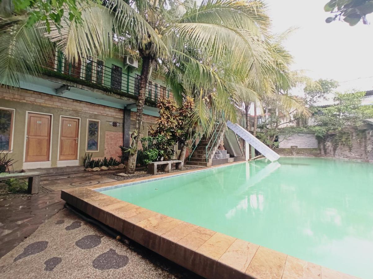 Oyo 90093 Dw Hotel Malang Ngoại thất bức ảnh
