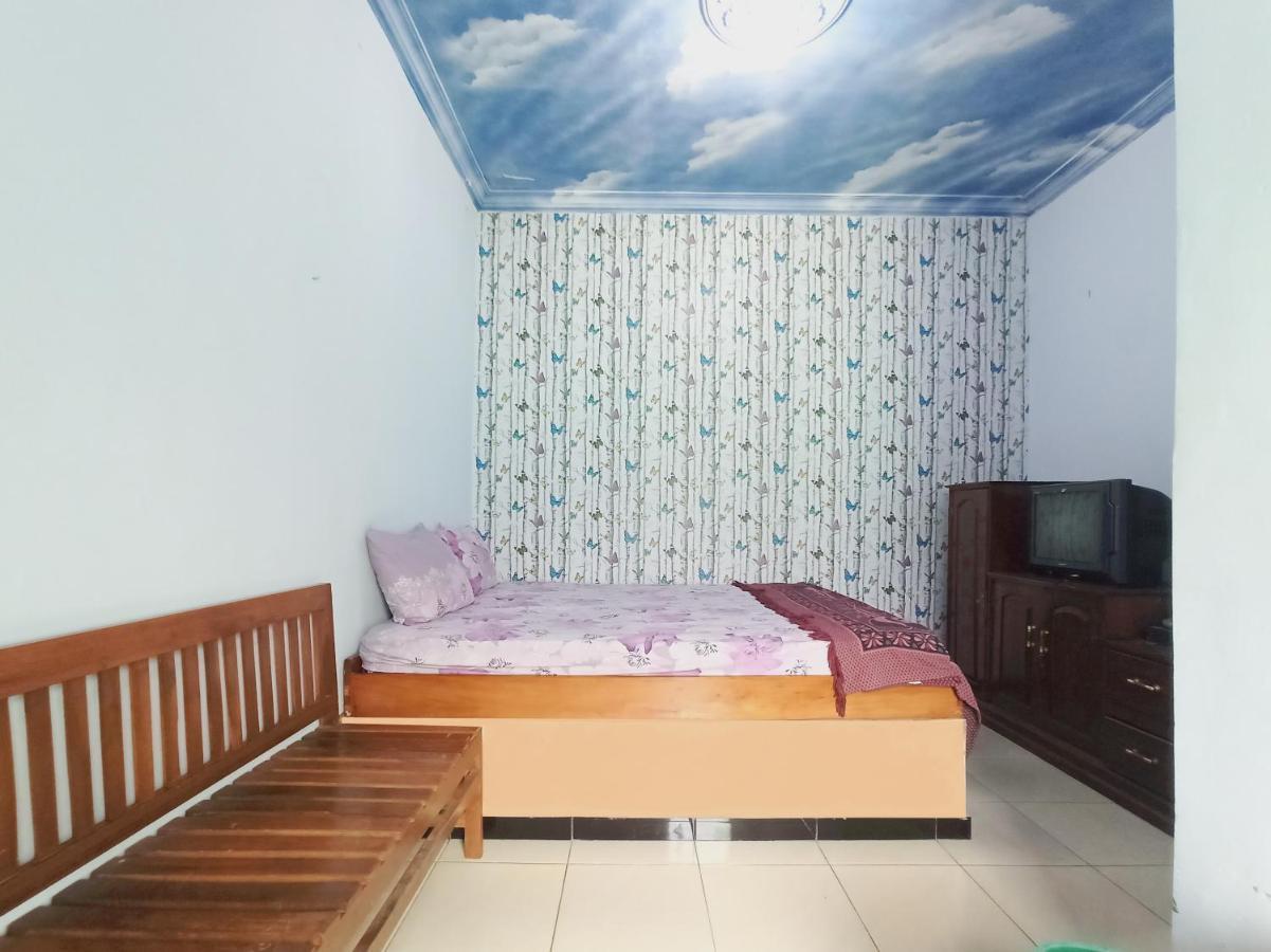 Oyo 90093 Dw Hotel Malang Ngoại thất bức ảnh