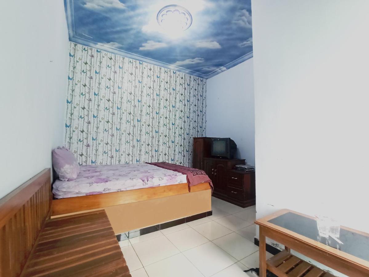 Oyo 90093 Dw Hotel Malang Ngoại thất bức ảnh