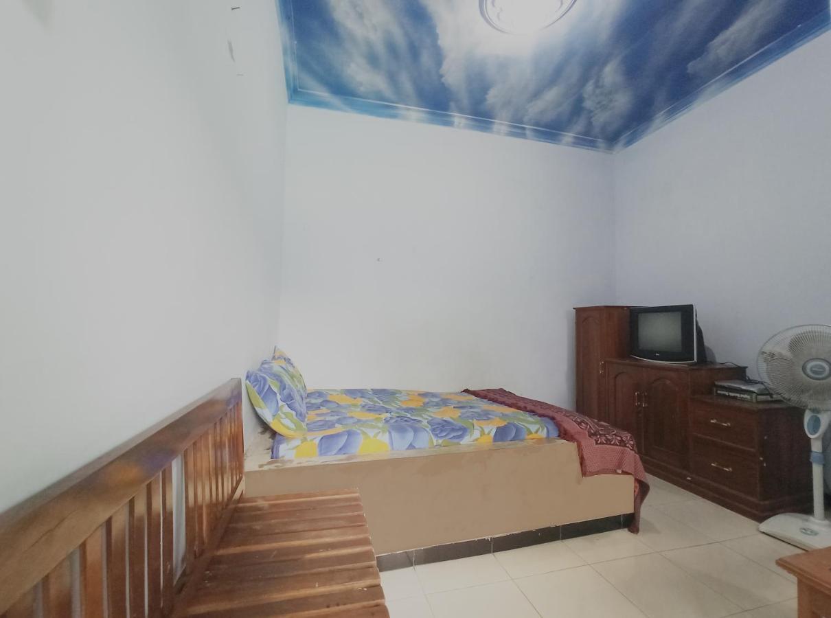 Oyo 90093 Dw Hotel Malang Ngoại thất bức ảnh