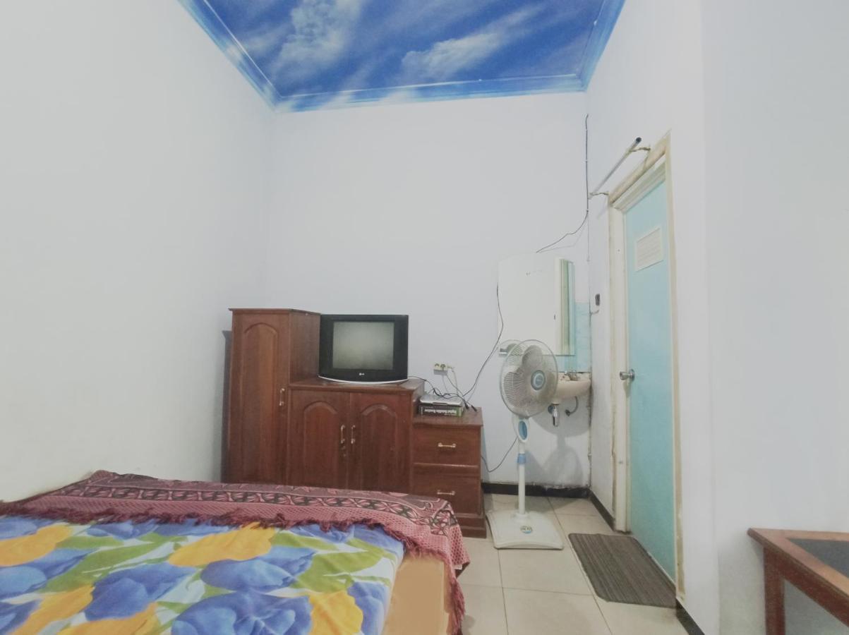 Oyo 90093 Dw Hotel Malang Ngoại thất bức ảnh
