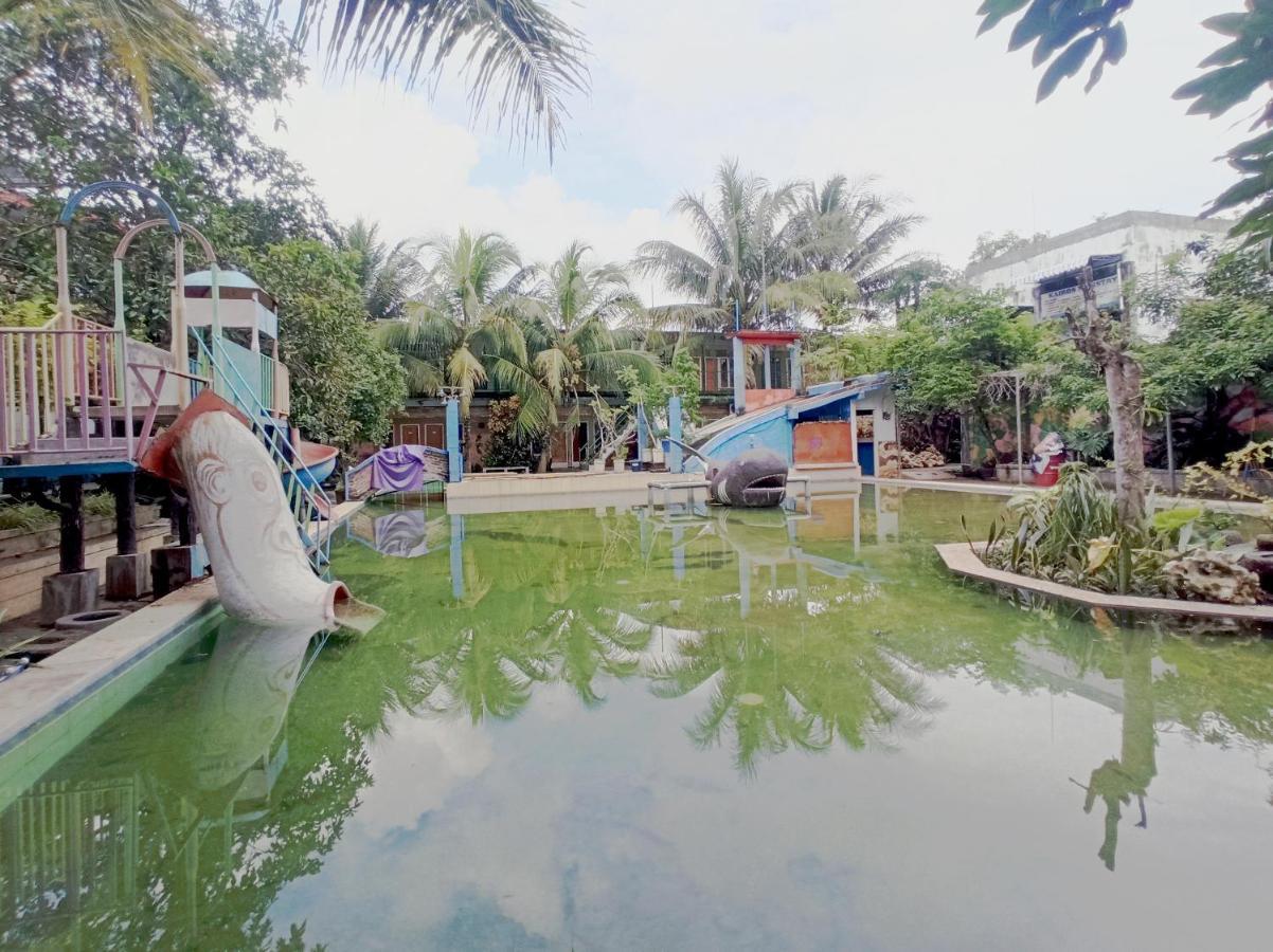 Oyo 90093 Dw Hotel Malang Ngoại thất bức ảnh