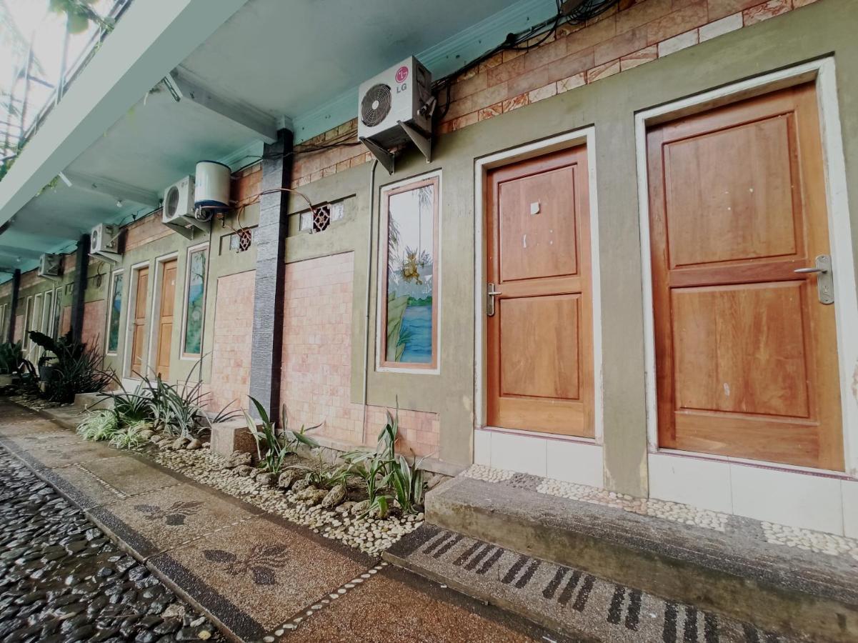 Oyo 90093 Dw Hotel Malang Ngoại thất bức ảnh