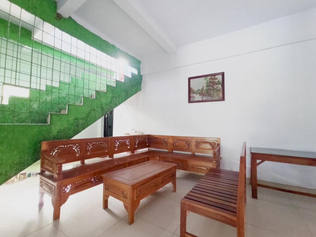 Oyo 90093 Dw Hotel Malang Ngoại thất bức ảnh
