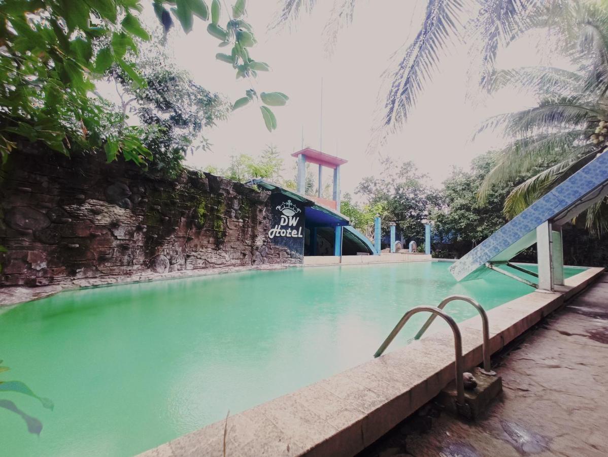 Oyo 90093 Dw Hotel Malang Ngoại thất bức ảnh